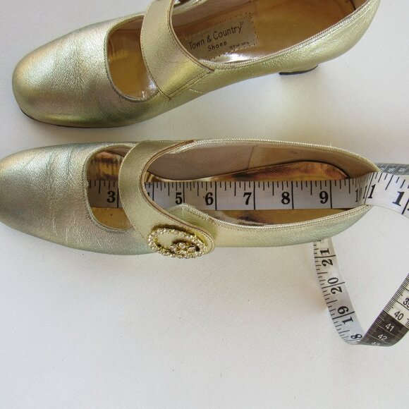 Vintage Town & Country Mary Janes Women's Metallic Leather Gold Pumps Shoes - Picture 10 of 12